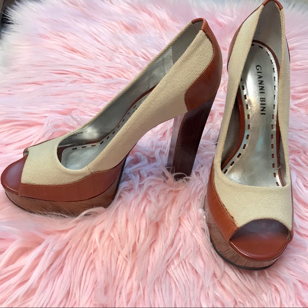 Gianni Bini Wood & Canvas Peep Toe Block Heels 6.5